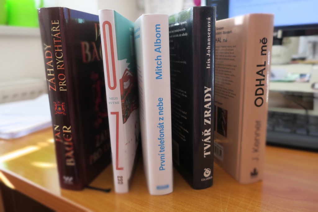 Kulturn tipy: Knihovna nabz monost rande naslepo s knihou 